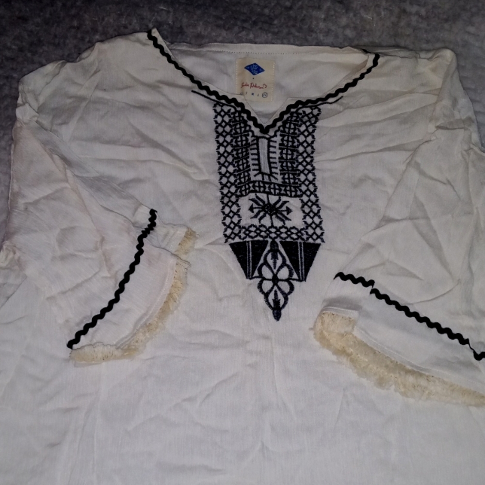 Tunic style blouse with embroidery